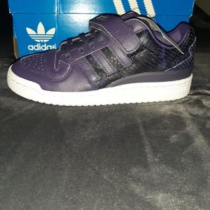 Adidas Forums womans size 6
